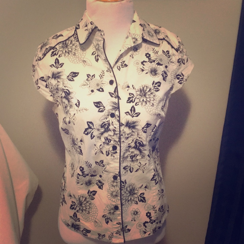 3/$15 Item Country-style Cotton Blouse